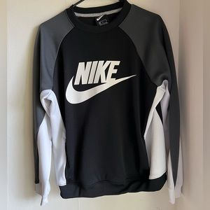 Womens Nike crew neck
